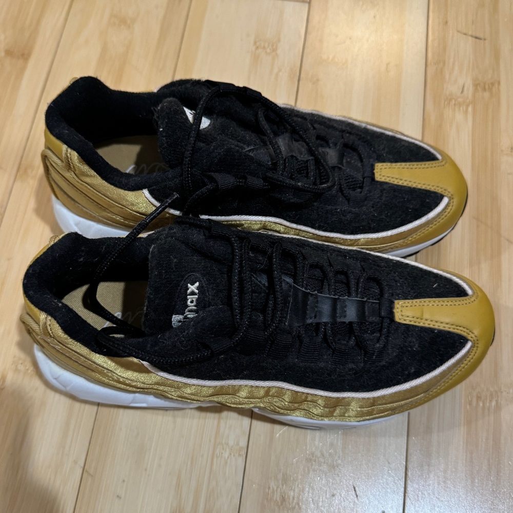 Gold Nike air max